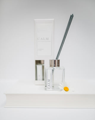 Vegan-friendly reed diffuser with notes of lavender, orange flower, musk and chamomile.
