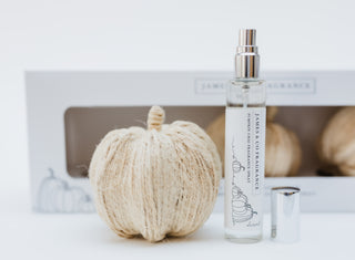 Rope pumpkin decor stood next to a pumpkin chai room spray on a white background.