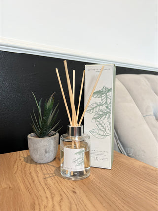 Almond Biscotti Green Reed Diffuser, Fragrance notes of Toasted Almond, Orange Maple, Vanilla 